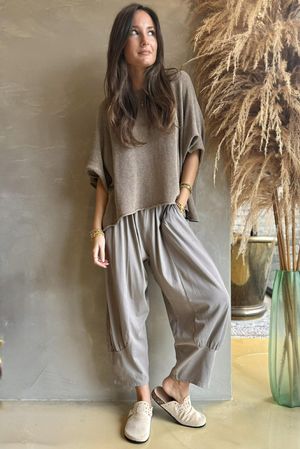 Jo Jo Quirky Classic Barrel Pant Mocha